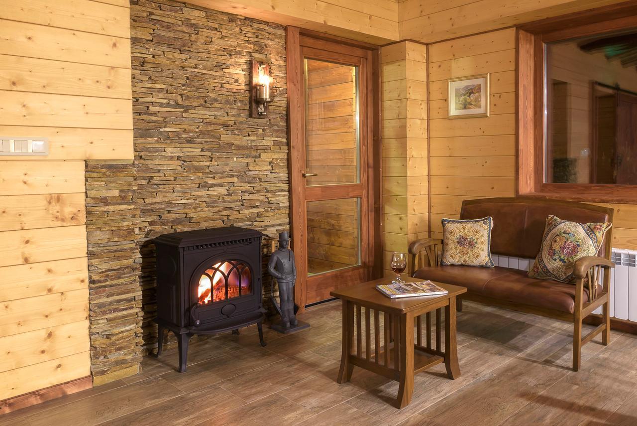 Pinus Villas Lodge With Private Jacuzzi & Phyto-Sauna Retreat Zheleznitsa エクステリア 写真